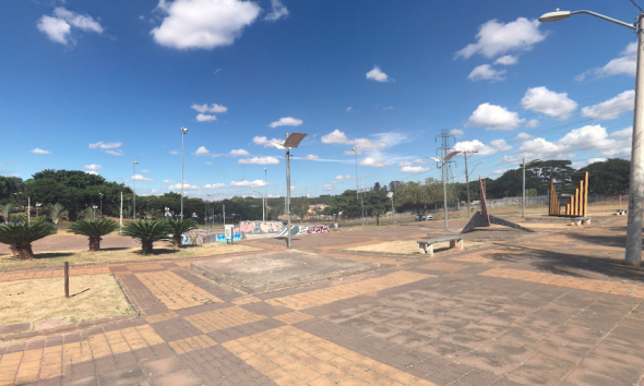 imagem de - Vereador Eduardo Magoga Propõe Estudos Técnicos para Resolver Afundamento de Piso na Praça da Integração, Vila Padre Anchieta