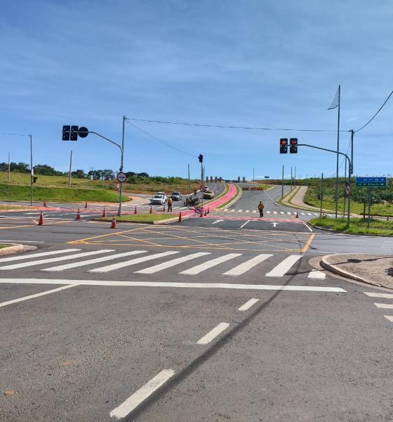 imagem de - Novo semáforo no cruzamento do Corredor Metropolitano com a Avenida Panaíno começa a funcionar nesta segunda-feira (24)