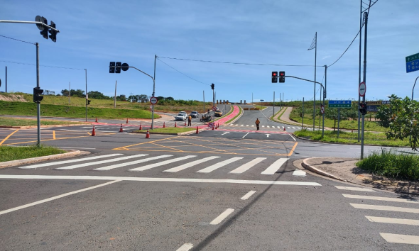 imagem de - Novo semáforo no cruzamento do Corredor Metropolitano com a Avenida Panaíno começa a funcionar nesta segunda-feira (24)